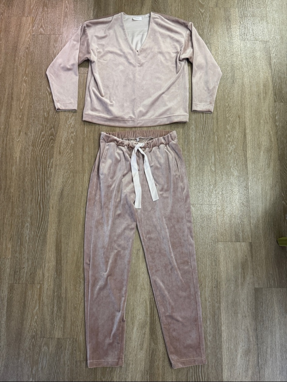 Pluto Naemi Loungewear Pajama Velvet Velour Jogger Set Blush Pink size Medium - Picture 4 of 9